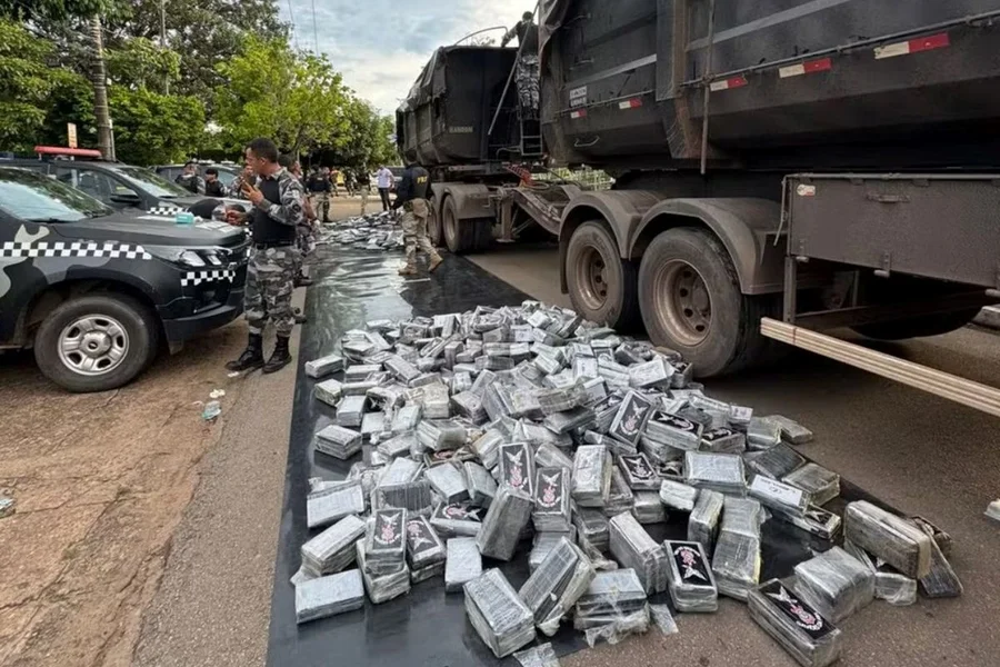 ‘Pó do timão’ de R$ 100 milhões sai de MT e cai nas mãos da PRF; vídeo