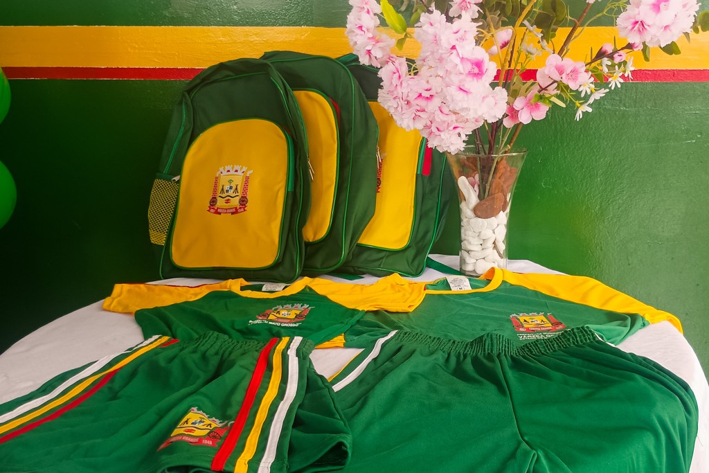 Secretaria de Educação anuncia entrega do segundo lote de uniformes para este mês de abril