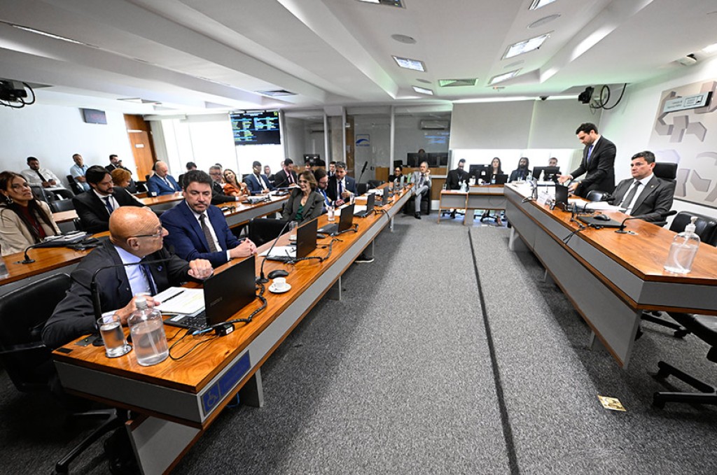 Projeto pune com prisão divulgação de dados obtidos por interceptação ilegal