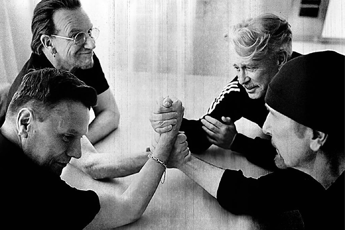 'Easter Lily', do U2, tem canções que remetem aos seus discos incríveis