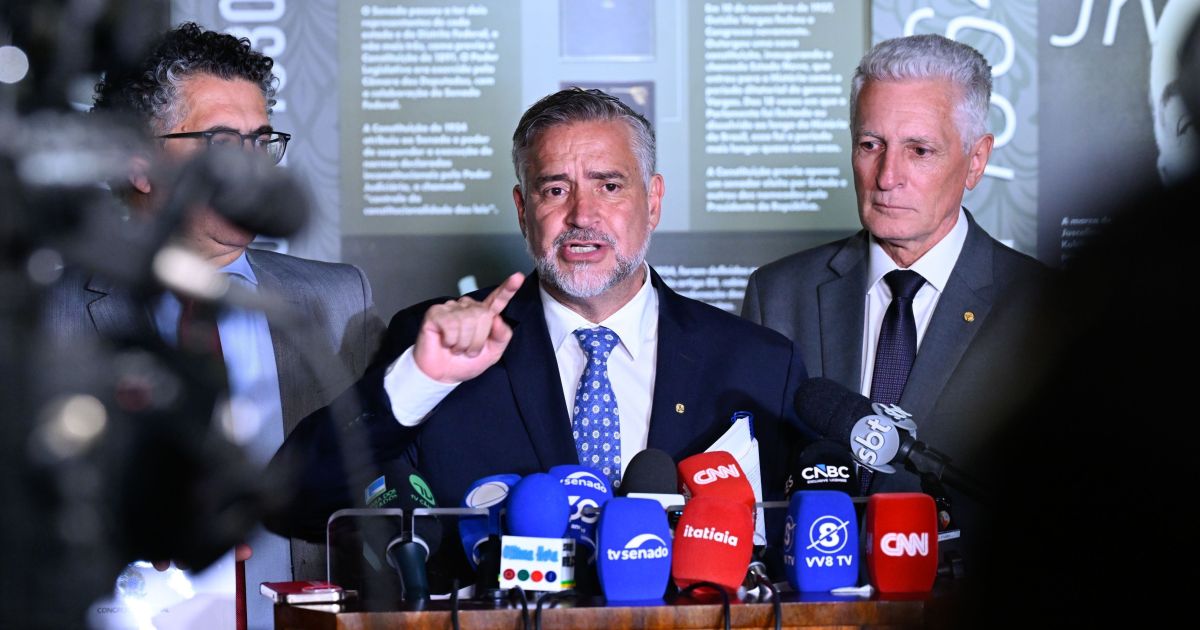 Governistas entregam a Mendonça relatório paralelo da CPMI do INSS