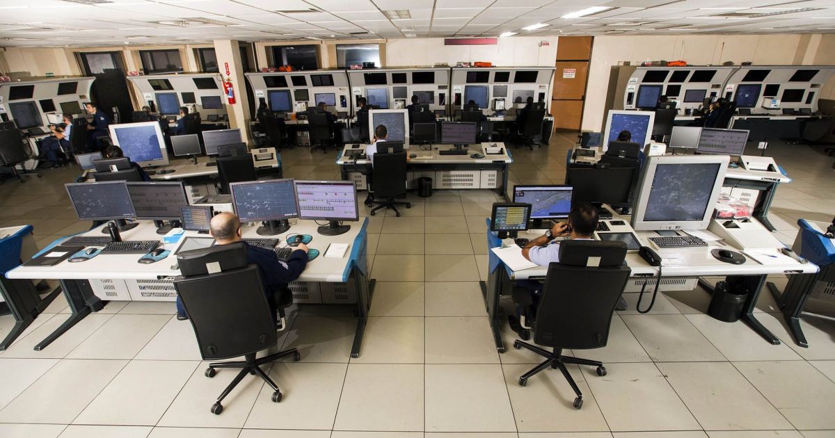 Como é o centro de controle que teve pane e paralisou voos em São Paulo