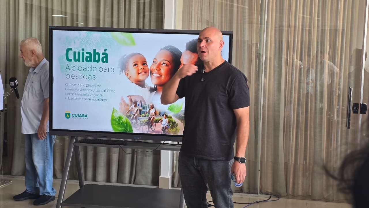 Abílio afirma que vai trabalhar para reeleger Paula Calil na presidência da Câmara