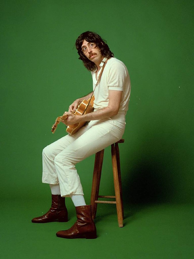 Tim Bernardes anuncia turnê de despedida de 'Mil Coisas Invisíveis'