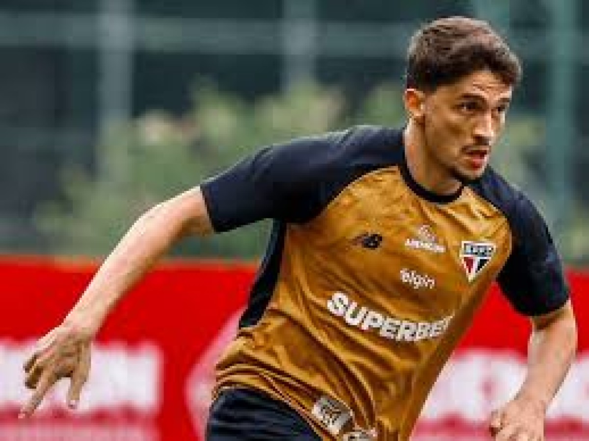Pablo Maia sofre fraturas no rosto após choque no treino e passa por cirurgia no São Paulo