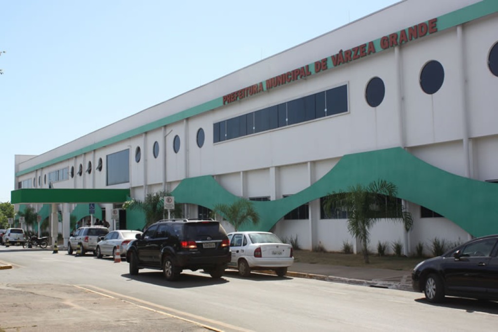 Prefeita Flávia Moretti acompanha mutirão do DAE-VG para combate a vazamentos no Grande Cristo Rei