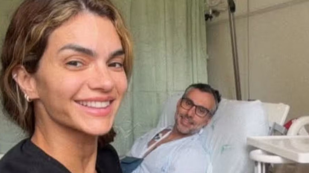 Kelly Key anuncia alta hospitalar de Mico Freitas após AVC e tranquiliza fãs: ‘Em casa’
