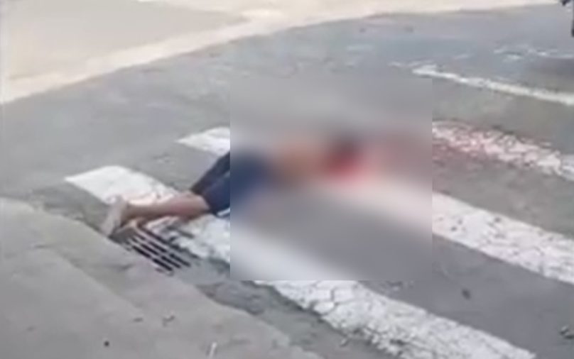 Jovem tem cabeça estourada a tiros por membros de facção em frente a Escola Municipal; vídeo