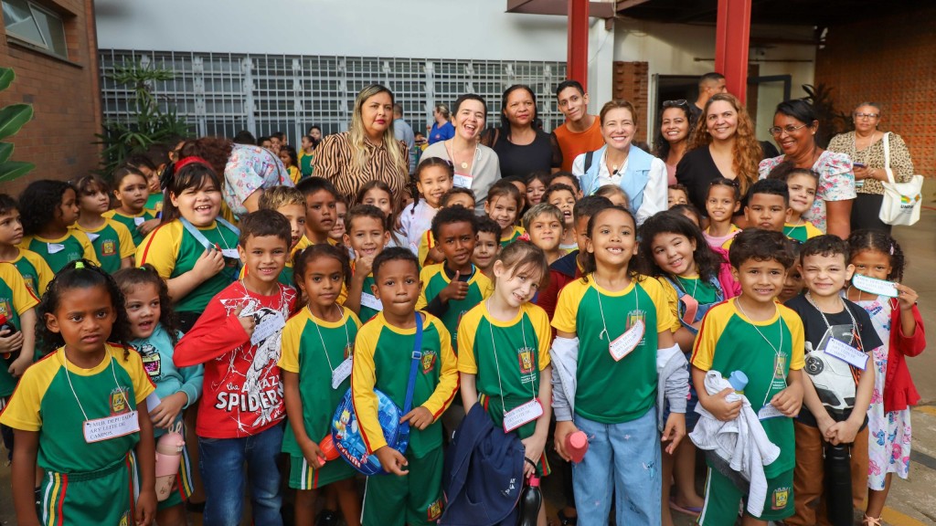 Alunos de Várzea Grande têm experiência cultural em sessão de cinema no Centro de Eventos do Pantanal