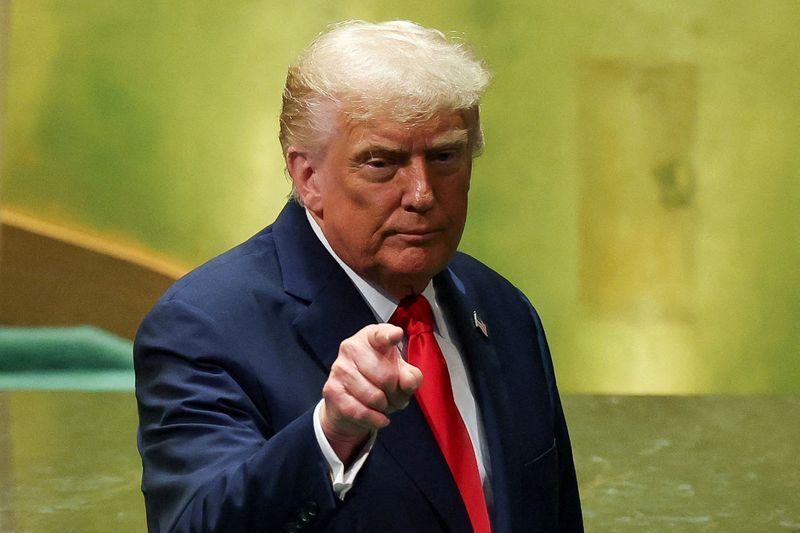 “Razão de estarem vivos é para negociar”, diz Trump ao Irã antes de reunião