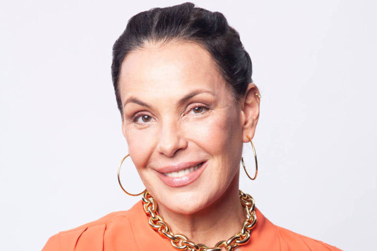 Demissão de Carolina Ferraz após seis anos provoca 'dança das cadeiras' na Record