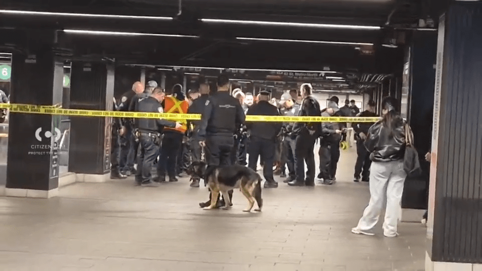 Ataque com faca deixa três feridos na maior estação de metrô de Nova York