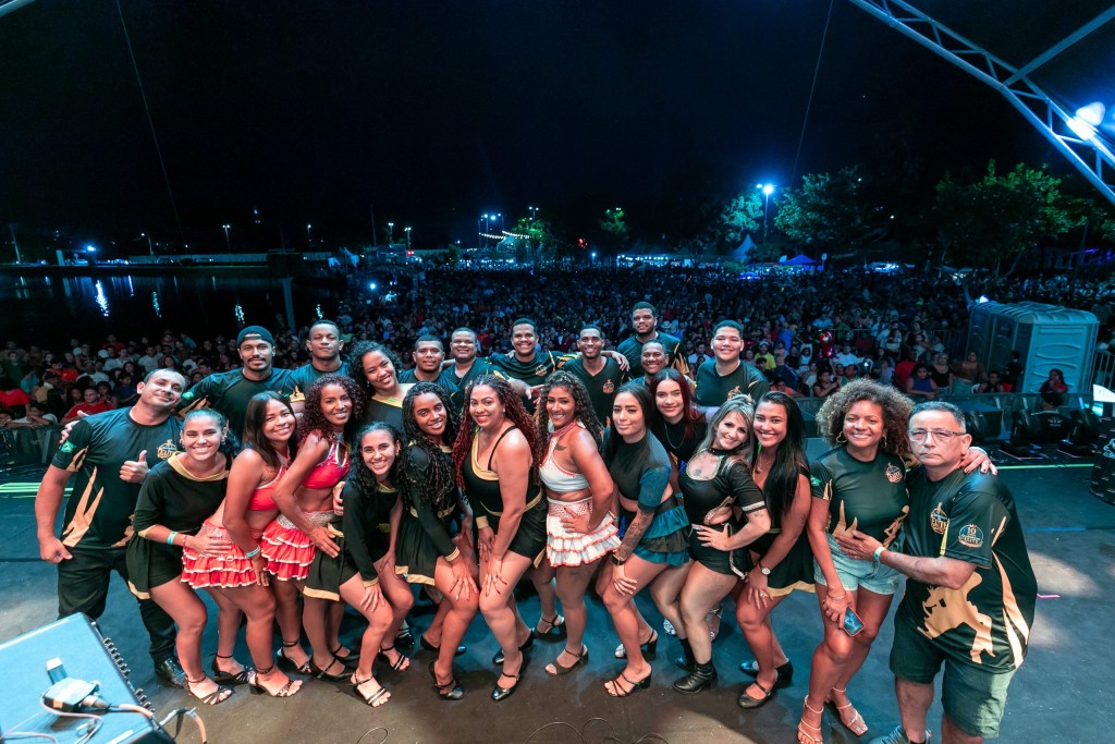 Com 30 dançarinos, grupo de lambadão leva história ao palco em Cuiabá