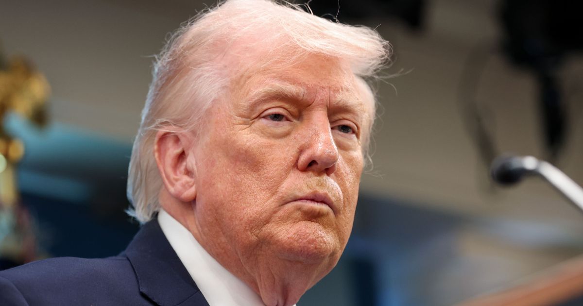 Trump minimiza acordo com Irã e alerta China contra envio de armas