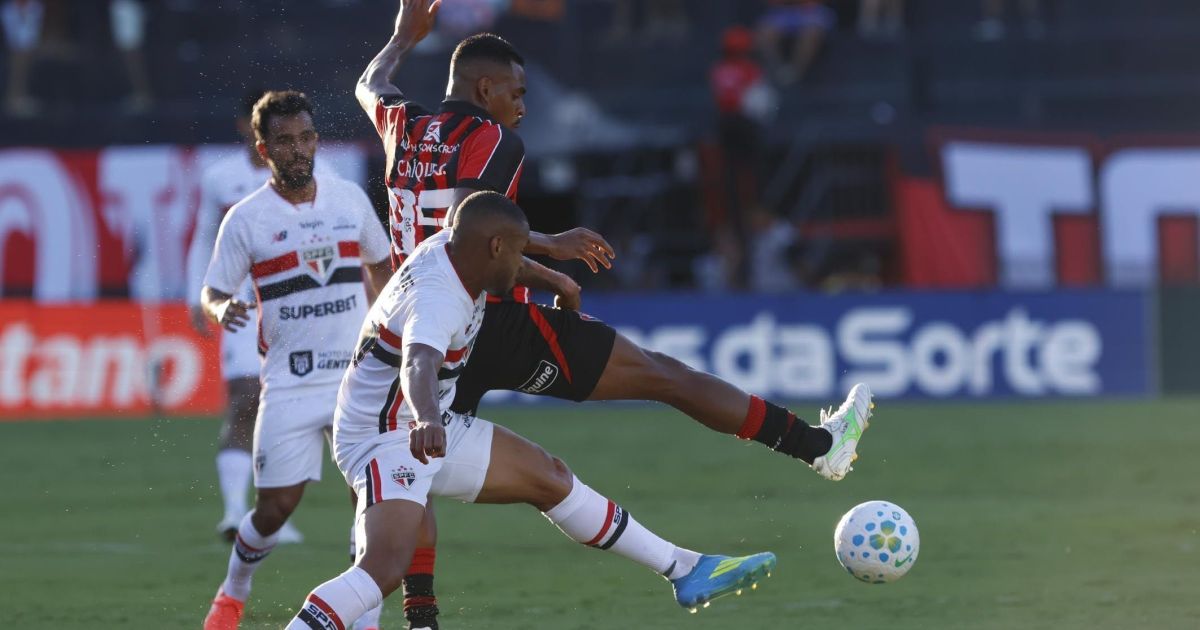 Vitória vence São Paulo em casa e se recupera no Brasileirão