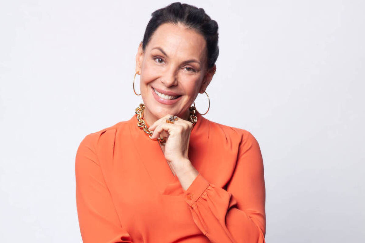 Carolina Ferraz é demitida e deixa o comando do Domingo Espetacular após seis anos