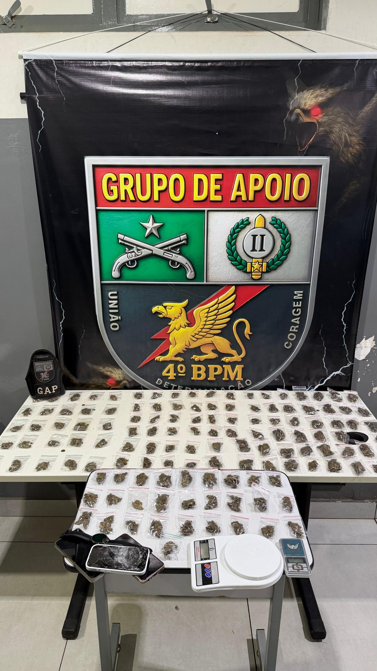 Dupla é presa por tráfico de drogas e ligação com facção em Várzea Grande