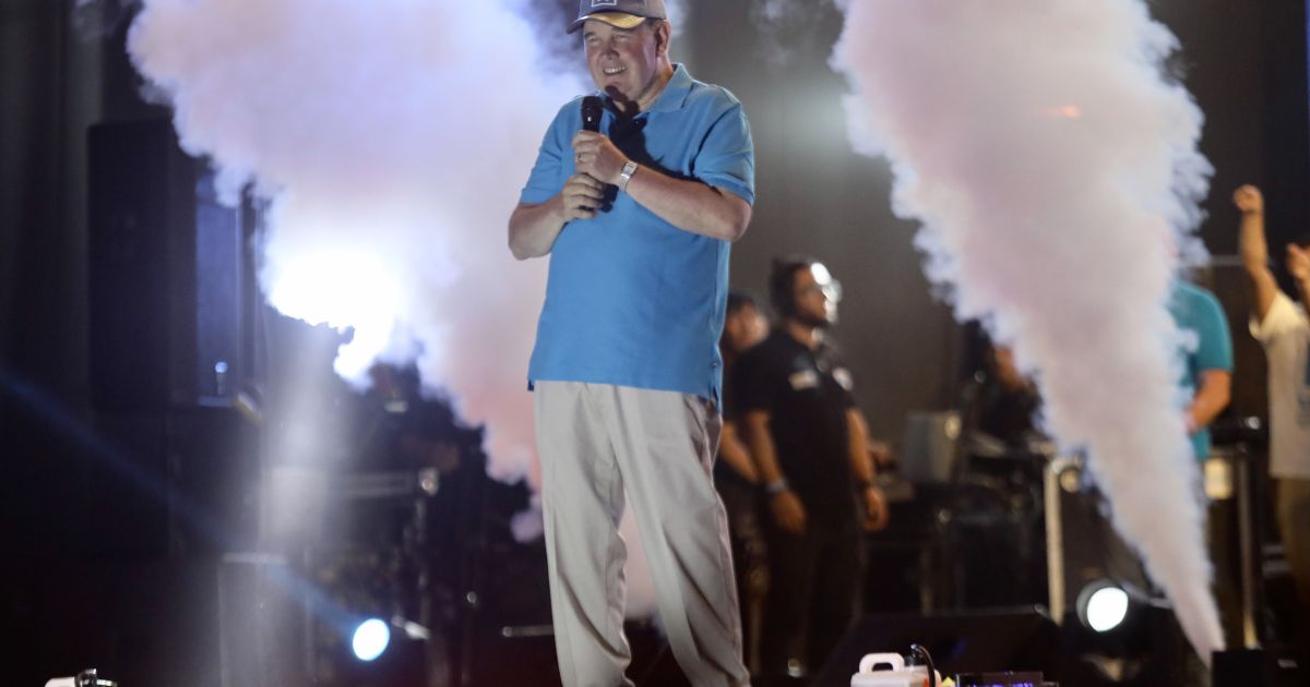 López-Aliaga lidera disputa pela presidência do Peru, diz apuração oficial