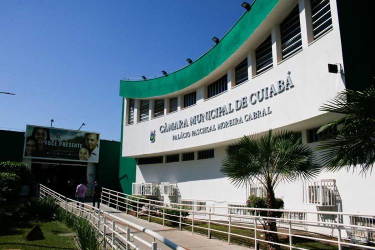 Salários de até R$ 43 mil no Legislativo de Cuiabá chamam atenção após novo reajuste