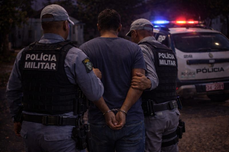 Bêbado atormenta esposa e ameaça “rachar seu crânio” e “cortar sua cabeça” em Rondonópolis