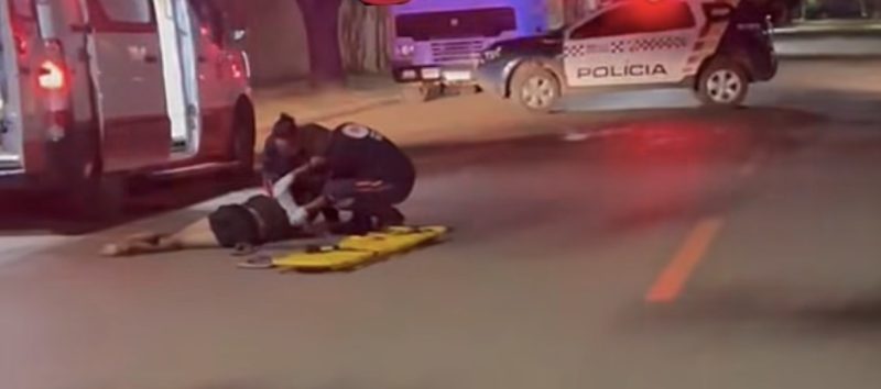 Mistério: homem aparece baleado com ‘buraco’ na cabeça no meio da rua em MT; vídeo
