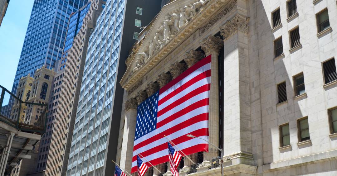 Guerra no Oriente Médio impulsiona lucros recordes de bancos de Wall Street no 1º trimestre