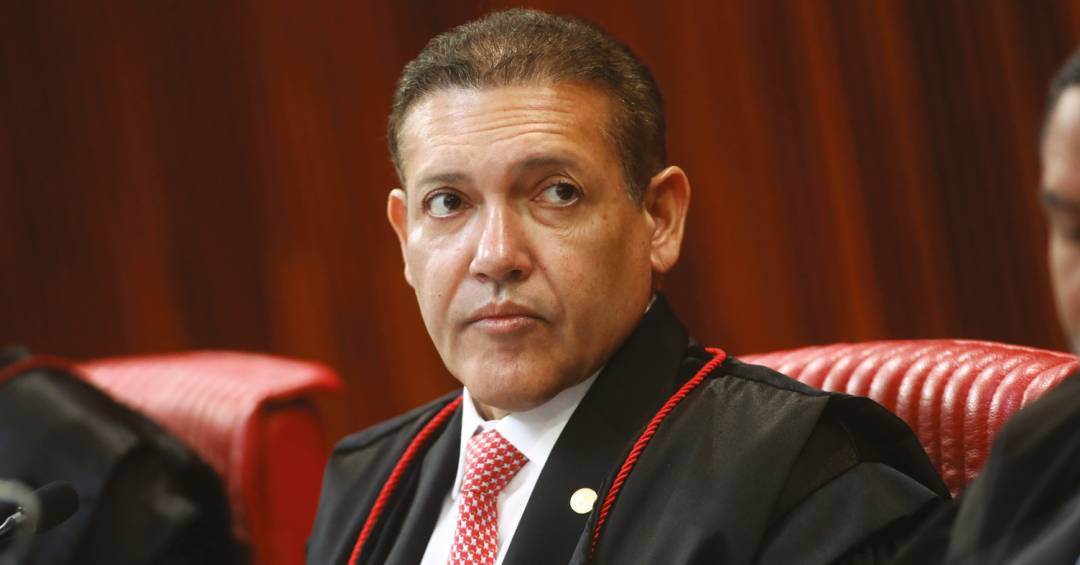 Nunes Marques é eleito presidente do TSE; André Mendonça será vice