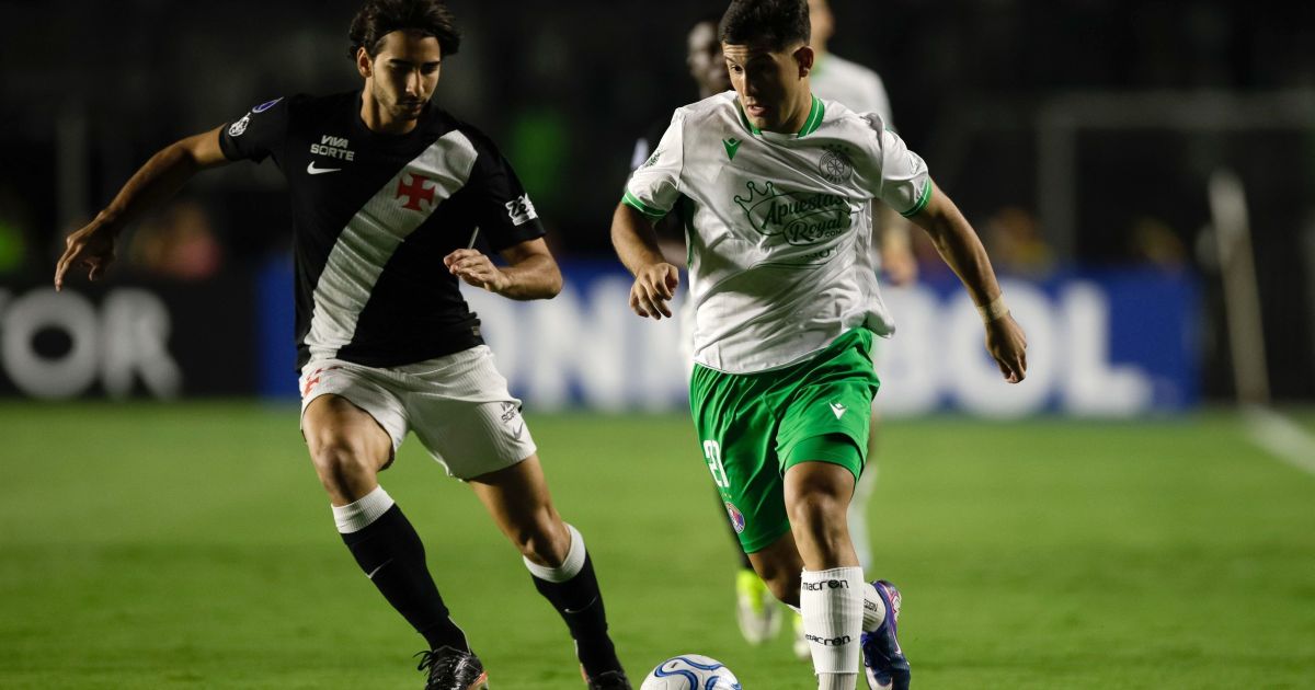 Vasco leva virada do Audax Italiano em jogo com erros de arbitragem