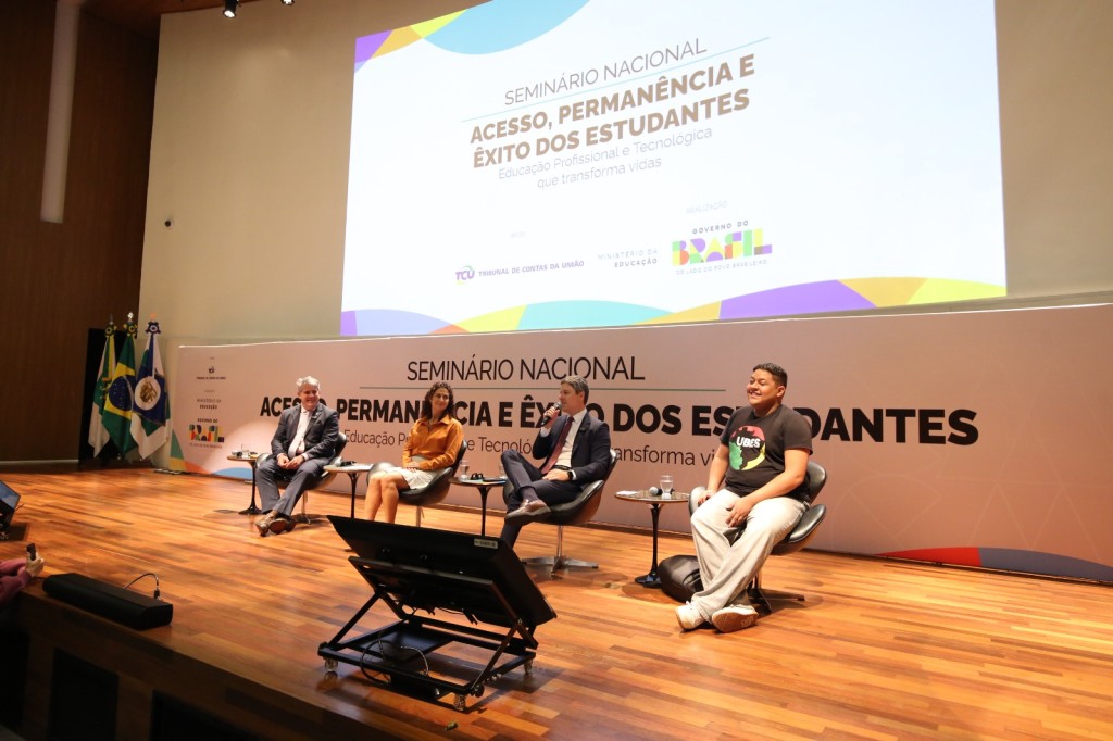 MEC reúne gestores em debate sobre trajetórias de estudantes