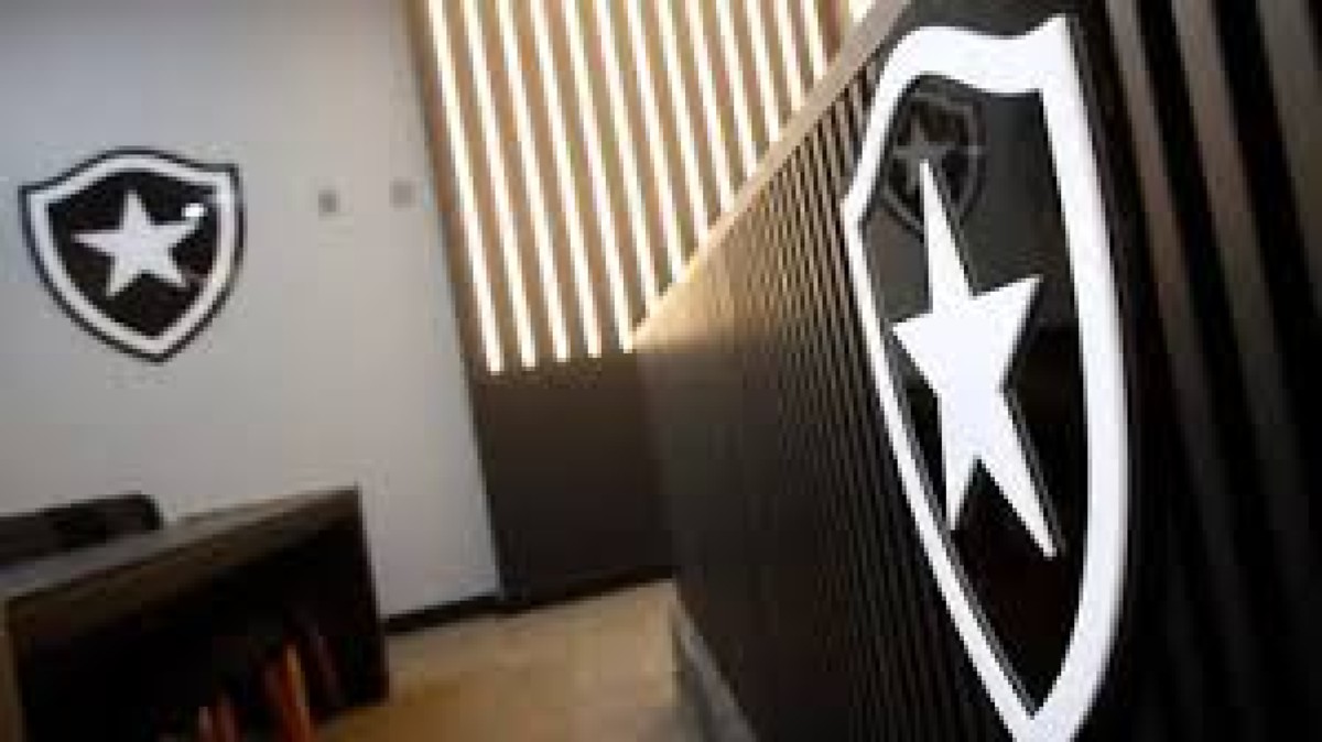 SAF do Botafogo é colocada à venda em anúncio de jornal em meio à crise financeira