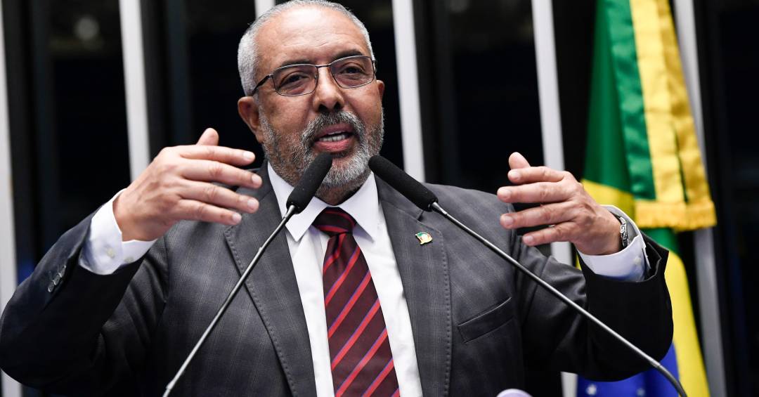 Senador petista é hospitalizado e passará por cirurgia no quadril