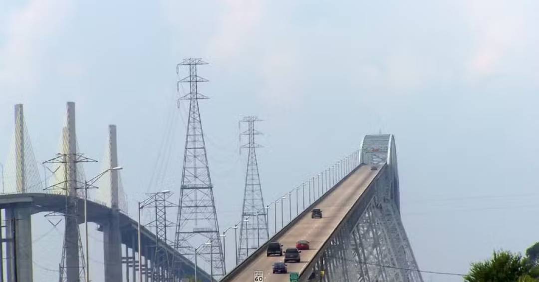 ‘Ponte montanha-russa’ nos EUA é reaberta após reforma; vídeo mostra como é a subida