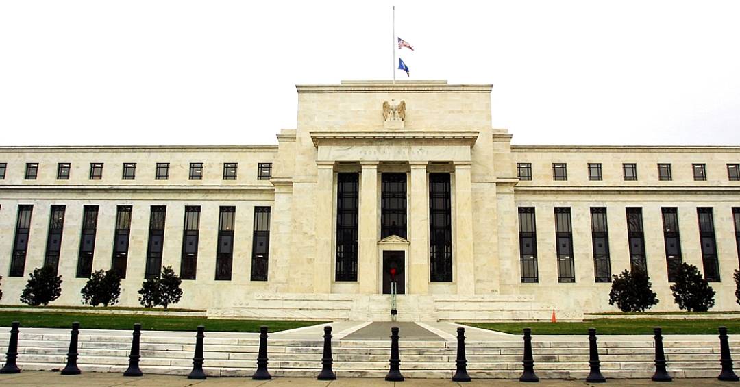 Livro Bege do Fed aponta economia resiliente, mas guerra no Oriente Médio pressiona preços