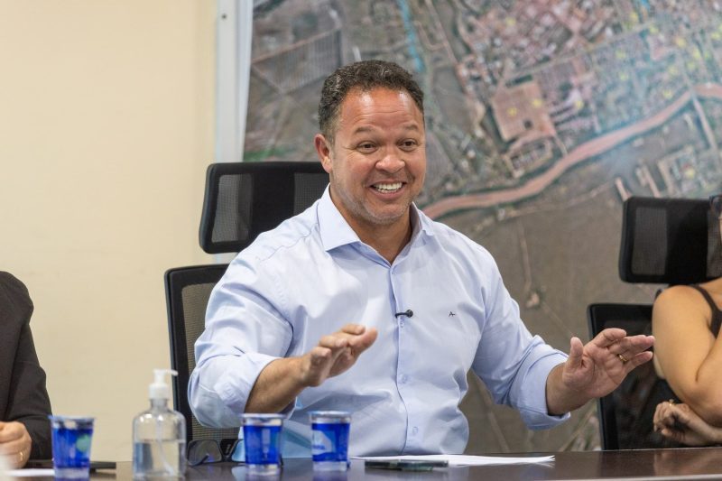 Prefeito Cláudio Ferreira institui programa que reduz ITBI para regularização de imóveis
