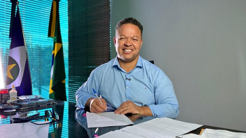 Prefeito Cláudio Ferreira decreta ponto facultativo na véspera do Dia de Tiradentes