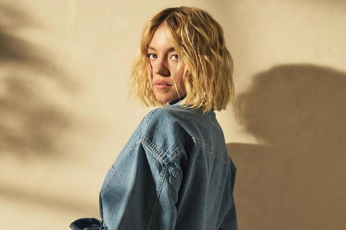 Sydney Sweeney faz novo anúncio para marca de jeans após publicidade polêmica