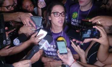 Em estratégia de campanha, Janaina ignora ataques do prefeito de Cuiabá