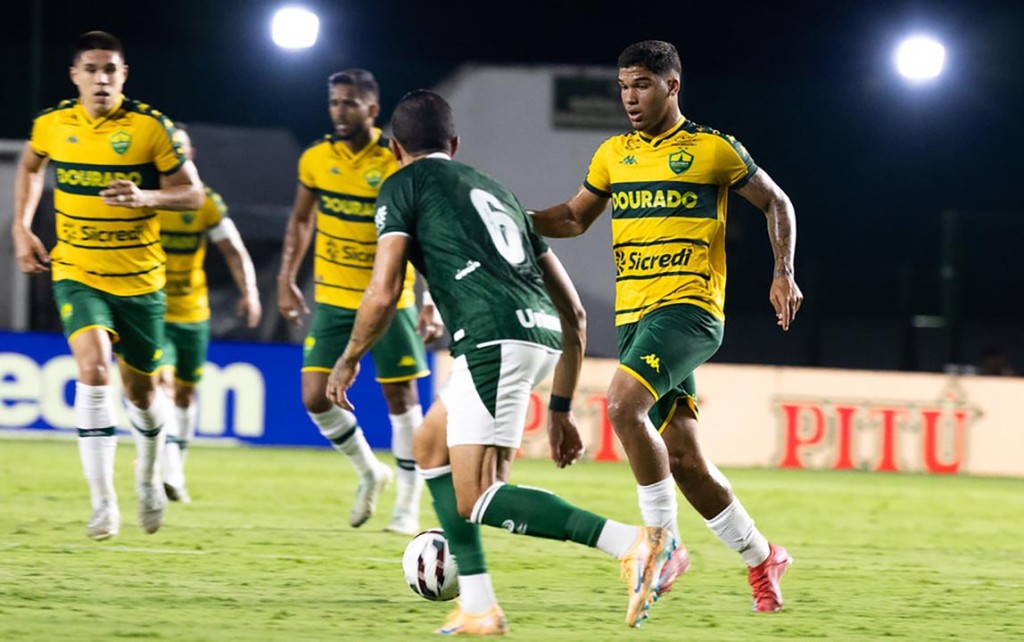 Cuiabá vence o Goiás por 2 a 0 e fatura primeira vitória na Série B