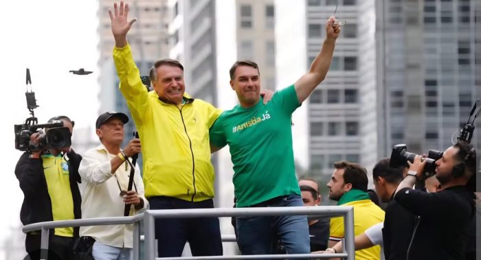 Quem sempre esteve e quem chegou agora? Agenda de Flávio Bolsonaro em Sinop expõe contrastes