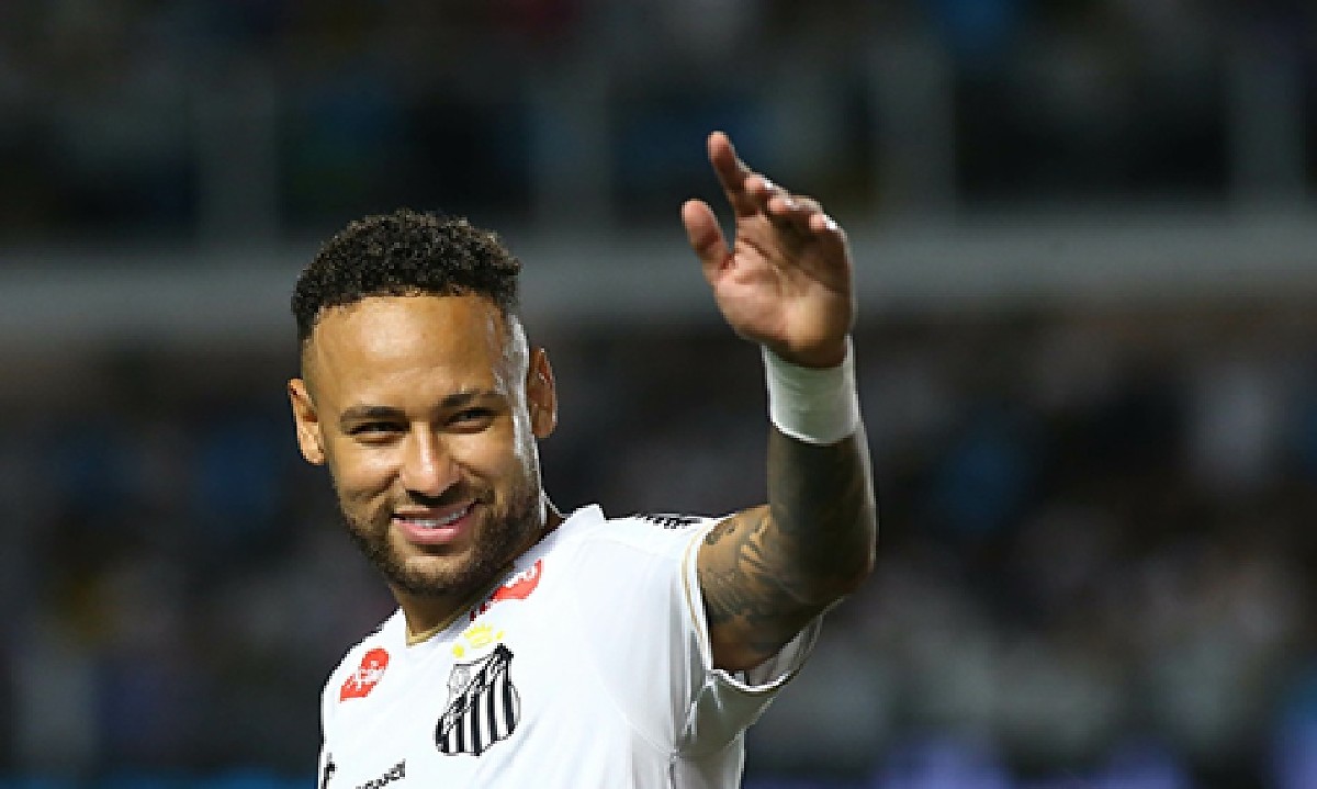 Neymar quebra tabu físico, mas volta a deixar Vila criticado e sob polêmica