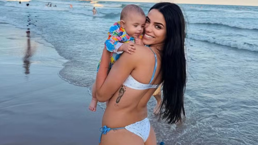 Key Alves exime primeiro passeio da filha na praia: ‘My best friend, the sea, and God.’
