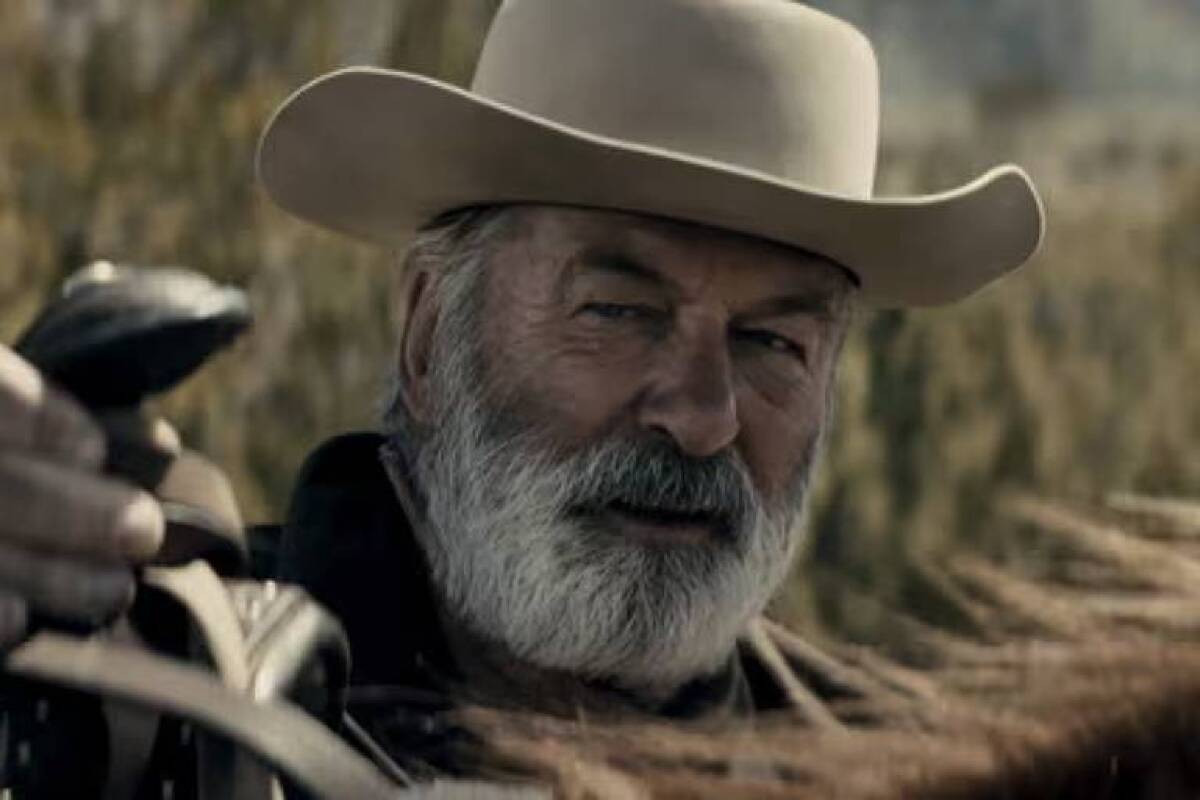 Alec Baldwin irá a tribunal civil por negligência com revólver no set de 'Rust'