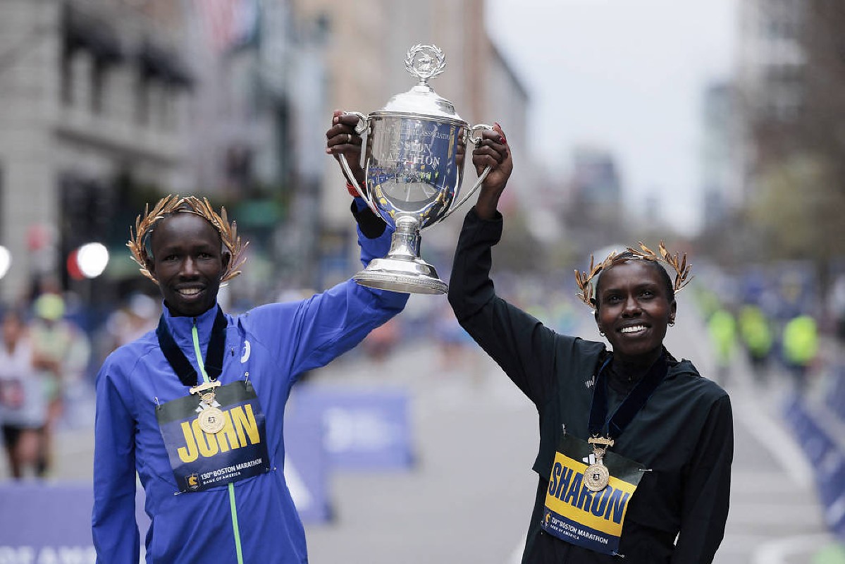 Com quebra de recorde, John Korir vence maratona de Boston pela 2ª vez; Sharon Lokedi também é bicampeã