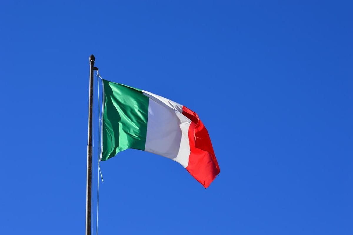 Rede de prostituição que envolvia empresários e jogadores do Campeonato Italiano é desmantelada