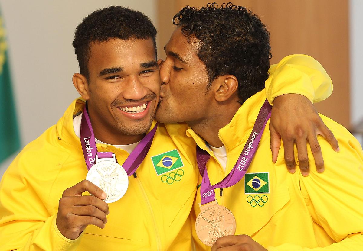 Esquiva Falcão vende medalha olímpica e desabafa: 'Falta apoio e valorização'