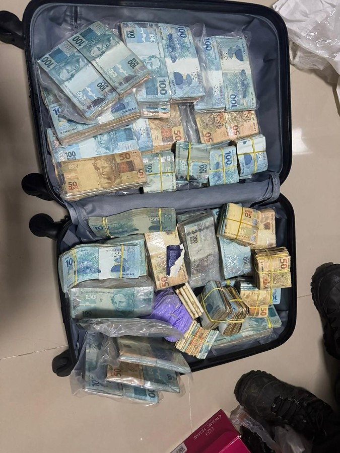 Polícia encontra mala recheada com R$ 655 mil durante operação em Cuiabá e Várzea Grande