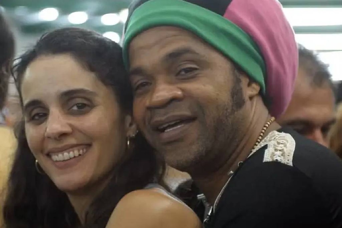 Filha de Chico Buarque relembra relação com Carlinhos Brown em documentário