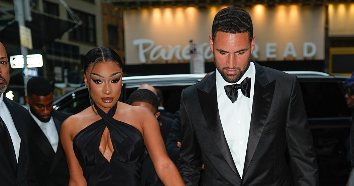 Megan Thee Stallion diz ter sido traída por Klay Thompson e anuncia término