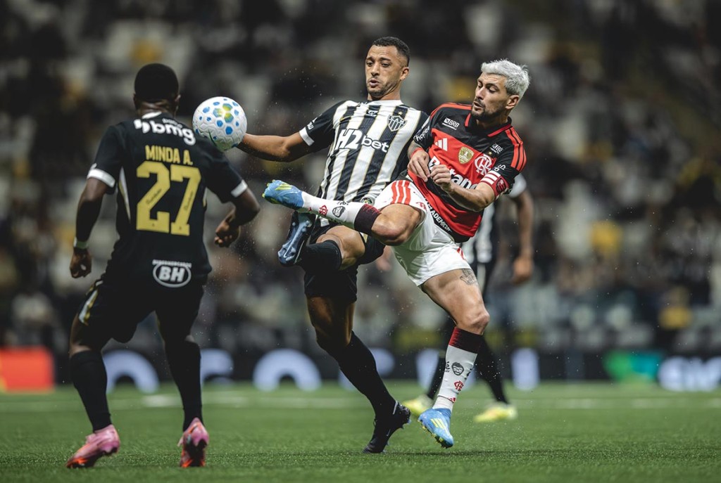 Flamengo atropela Atlético-MG por 4 a 0 no Brasileirão