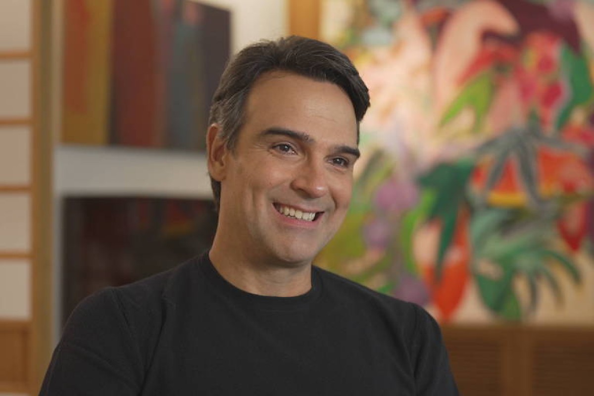 Tadeu Schmidt relata cansaço após fim do BBB 26 e diz que corpo 'cobrou' ritmo